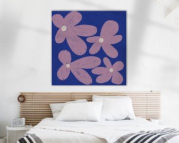 Roze bloemen op blauw. van Dina Dankers