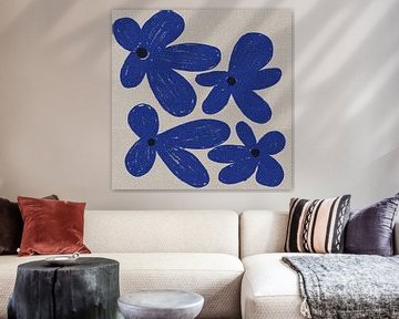 Grote blauwe bloemen op wit. van Dina Dankers