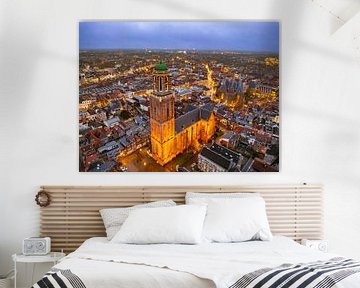 Zwolle Peperbus in de binnenstad tijdens zonsondergang
