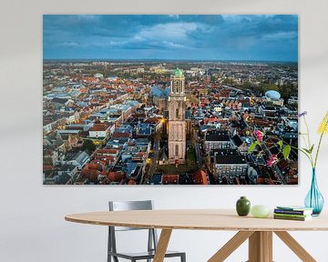Zwolse Peperbus in de binnenstad tijdens zonsondergang