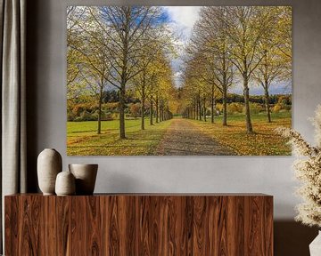 Herbstliche Allee mit Kapelle am Dauenberg bei Eigeltingen im Hegau von BlattArt - Christine Horn