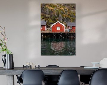 Rode huisje in Nusfjord van Danielle Kramer