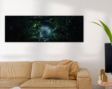 Tropische Hintergrundkulisse umgeben von Dschungelbäumen mit Lichtspot von Besa Art