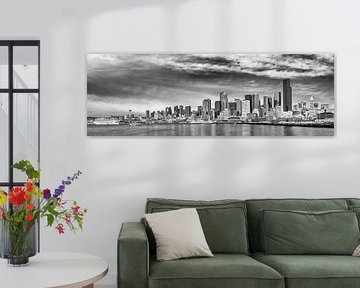 Beeindruckendes Panorama der Uferpromenade in Seattle | Monochrom