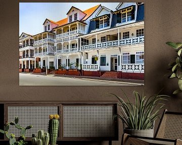 Houten huizen  in Paramaribo de hoofdstad van Suriname van René Holtslag