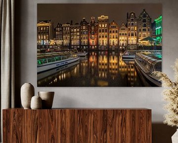 Amsterdam bij nacht - de dansende huizen op het Damrak van t.ART