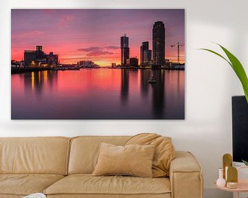 Skyline van Rotterdam na zonsondergang van Ilya Korzelius