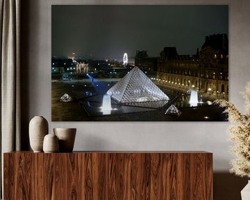Pyramide van het Louvre en de Tuilerieën gezien vanaf de daken bij nacht 7_16