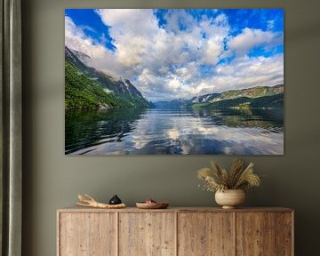 Zonnige ochtend varend door Lysefjord van Henk van Dijk