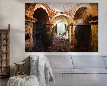 Verlaten Kleurrijke Kerk in Portugal. van Roman Robroek - Foto's van Verlaten Gebouwen