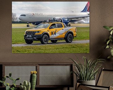 Bird controller van luchthaven Schiphol. van Jaap van den Berg