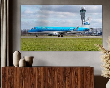 KLM Cityhopper Embraer ERJ-175 passagiersvliegtuig. van Jaap van den Berg