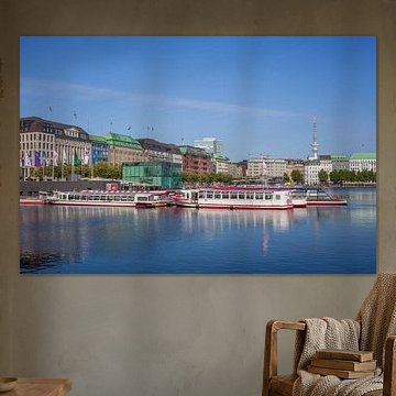 Jungfernstieg mit Binnenalster und Schiffsanleger