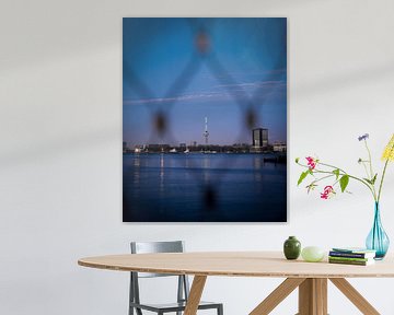 Blik op de Euromast – Rotterdam in Kader van Hendrik Karremans