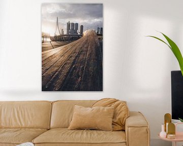 Houten Golven en Stadsiconen – Rotterdam in Warm Licht van Hendrik Karremans