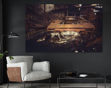 Uitgebrande ferrari van On Your Wall