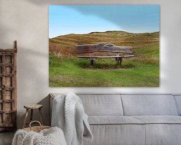 Bankje in het landschap op Texel. van Jose Lok