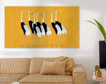 Japanse kraanvogels op gele textuur van Mad Dog Art