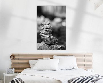 Balance Stones Spirituele ontspanning verticale zwart-wit fotografie van Animaflora PicsStock