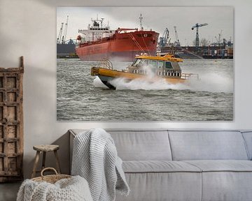 De roeiers in de Waalhaven onderweg van scheepskijkerhavenfotografie