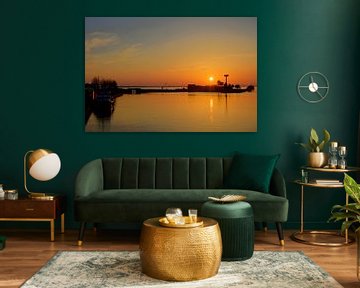 Haven van Harderwijk met een zonsondergang van Gerard de Zwaan