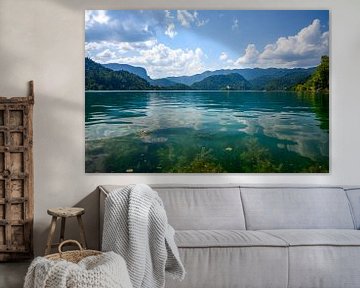 Freie Sicht auf Wasser und Berge von P-Focused