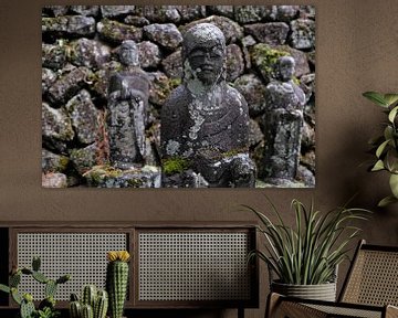 Sculpture en pierre dans le jardin d'un temple japonais sur Lensw0rld
