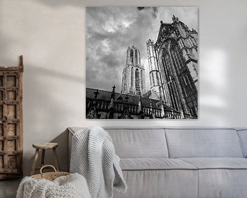 De Domtoren van Utrecht vanuit de Pandhof (vierkant)