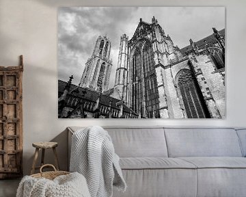 De Domtoren van Utrecht vanuit de Pandhof (landscape)