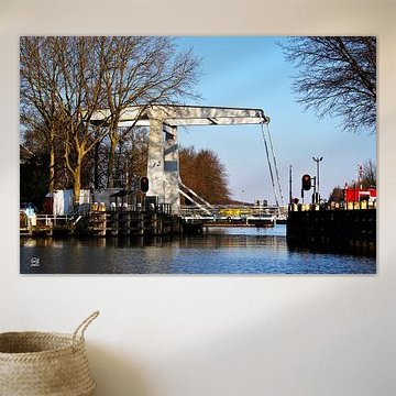 Pont-levis au-dessus d'une douve aux Pays-Bas.