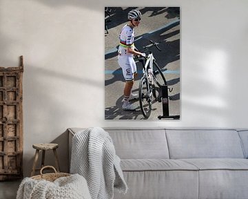 Tadej Pogacar en zijn wereldkampioenen fiets van FreddyFinn