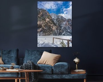 Grandiose Kulisse am Pragser Wildsee im Winter