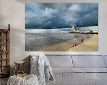 Vuurtoren van Marken aan het Markermeer