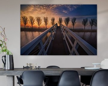 voetgangers brug overde ringvaart bij avenhorn van peterheinspictures
