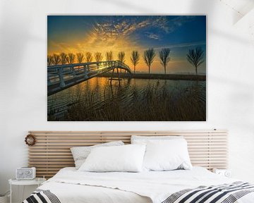 Fietsbrug bij zonsopkomst bij Avenhorn van peterheinspictures