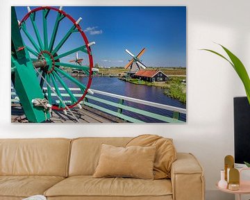 Molenkruirad en windmolens langs de Zaan bij de Zaanse Schans, Zaandam, , Noord-Holland van Rene van der Meer