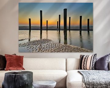 Palendorp bij zonsondergang met reflectie van peterheinspictures