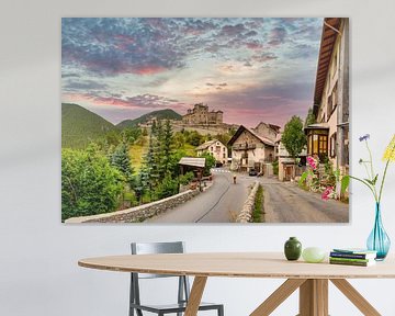Fort Queyras tegen een avondlucht, Château-Ville-Vieille, Hautes Alpes, Frankrijk van Rene van der Meer