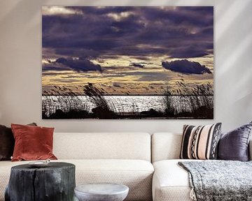 Tussen licht en storm - ochtend aan het meer