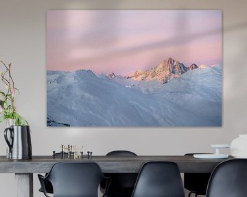 Eerste Licht op de Finsteraarhorn van José IJedema