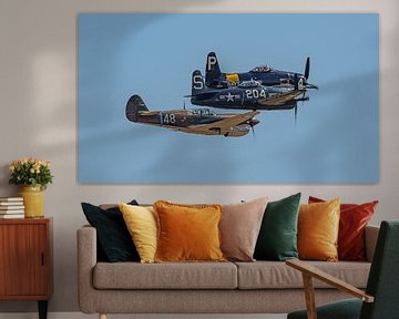Formatie van 3 warbirds tijdens airshow. van Jaap van den Berg