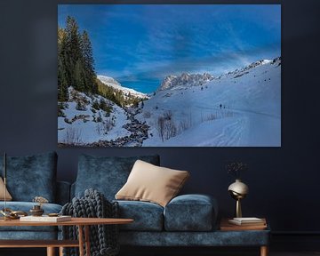 Besneeuwd dal in de Prättigau, Sankt Antönien, Graubünden, Zwitserland van Rene van der Meer