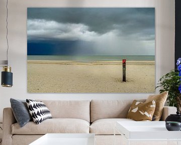 Zonsopgang op het strand van Texel met storm