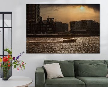 Rotterdam, watertaxi bij laagstaande zon van U&U Art