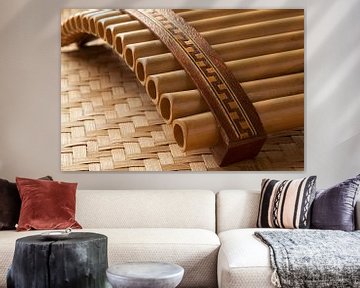 Een traditionele bamboe panfluit close up, van Frans Rombout