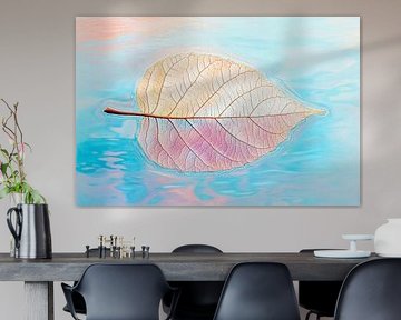 Kunstzinnig blad op water van Imperial Art House