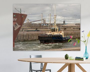 Schlepper in Aktion in der Schleuse von IJmuiden von scheepskijkerhavenfotografie