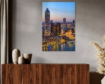 Rotterdam centrum aan de Nieuwe Maas in de avond van Sjoerd van der Wal Fotografie