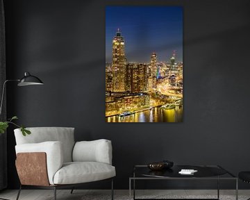 Rotterdam centrum  aan de Nieuwe Maas in de avond van Sjoerd van der Wal Fotografie