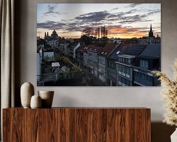 Stadzicht bij zonsondergang over Brussel, België van Werner Lerooy